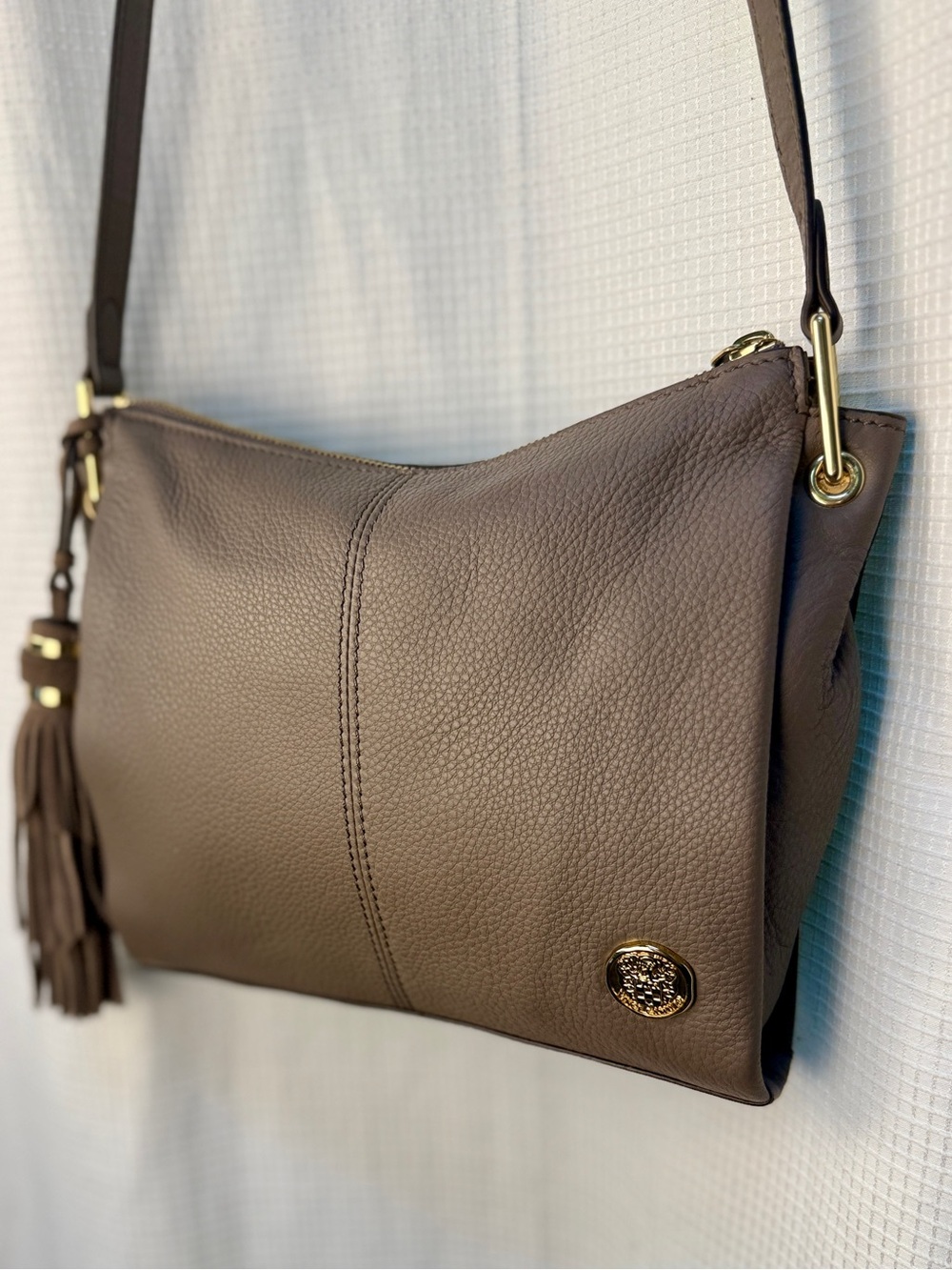 Vince Camuto Gray Pebbled Leather Crossbody Bag with Tassel & Gold HW EUC - Picture 4 of 13